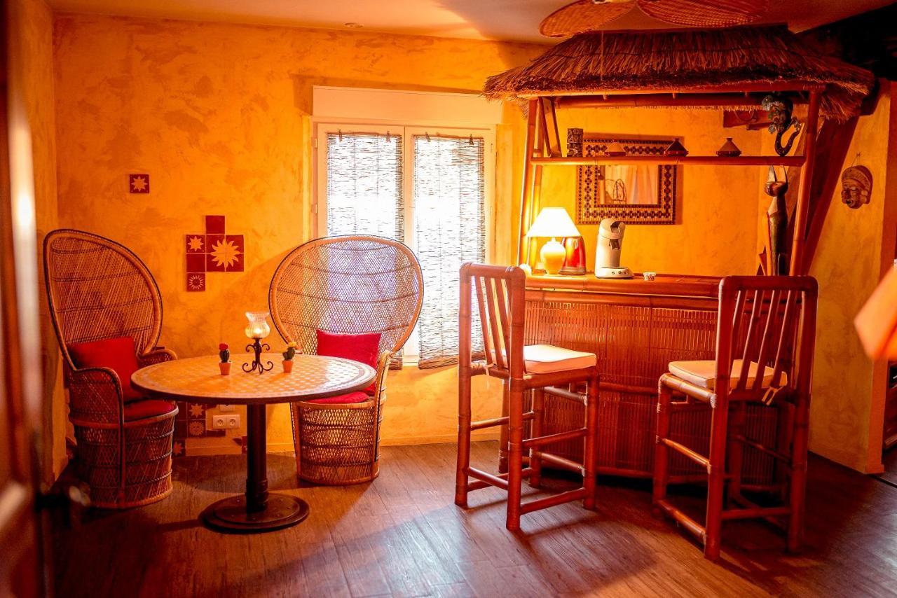 Domaine De La Croix Du Vexin Bed & Breakfast Themericourt Exterior photo